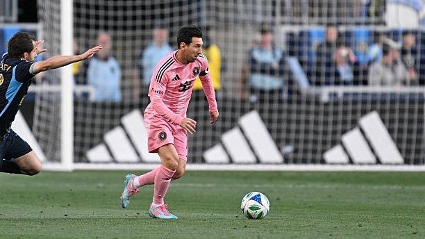Messi bu ko‘rsatkich bo‘yicha Ronaldinyoni ortda qoldirdi. Oldinda Pele va Pernambukano