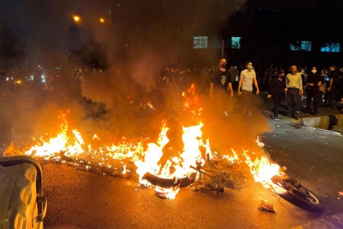 Эрондаги норозилик намойишлари давомида ҳалок бўлганлар сони 570 нафaрдан ошди