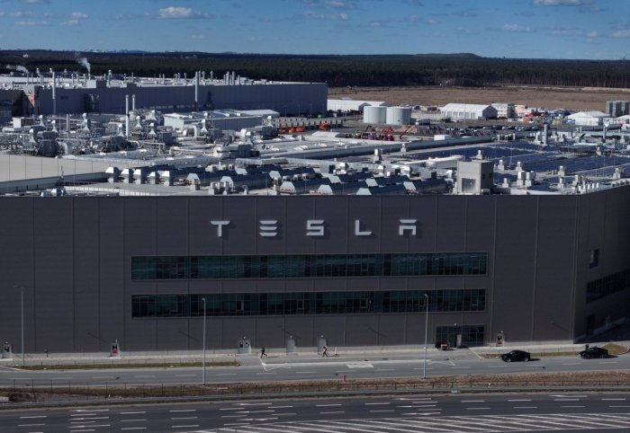 Tesla Германиядаги заводига 250 миллион доллар сармоя киритади