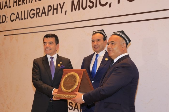 Samarqandga “Islom madaniyati poytaxti” maqomi ramziy bayrog‘i topshirildi