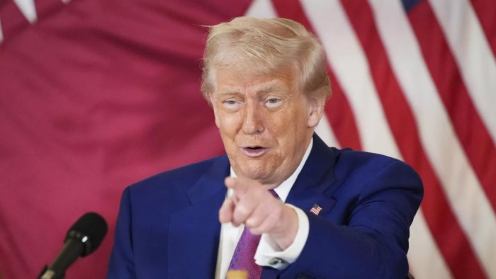 Britaniya Trampning xatti-harakatidan hayratda qoldi: "Donald Baydenga o‘xshab qolmoqda"