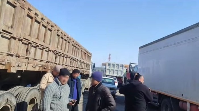 Метан заправка ёпиқ бўлгани учун норозилик билдирганлар қамалди