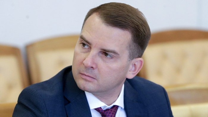 Rus tili bo‘yicha testdan o‘ta olmagan migrant bolalarni uylariga jo‘natish taklif qilindi