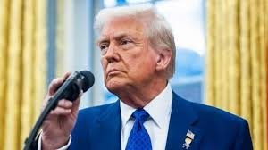 Трамп: Исроил Эронга ҳужум қилиш режасидан воз кечди