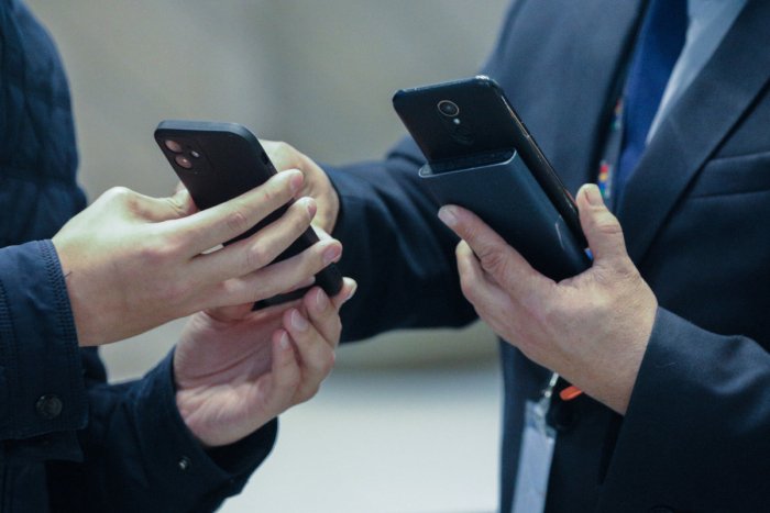 Россияда сунъий интеллект яратган видеолар фақат махсус белги билан тарқатилади