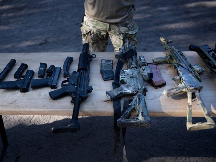 Украинага етказиб берилган қуроллар Мексика картеллари ва ҲАМАСдан топилди