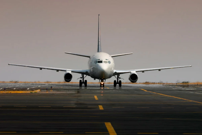 Yaqin Sharqdan Fransiya fuqarolarini olib kelgan birinchi evakuasiya reysi Parijga yetib keldi