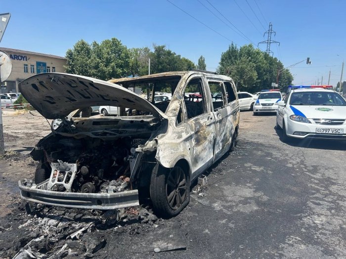 Uchtepa tumanida Mercedes-Benz mikroavtobusida yong‘in kelib chiqdi