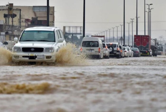 Kuchli yomg‘irlar sabab Makka va Madinani suv bosdi