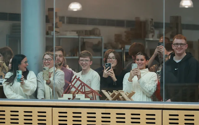 Ғарб университетларида инқироз: бу хорижда ўқиш танловига қандай таъсир қилмоқда?