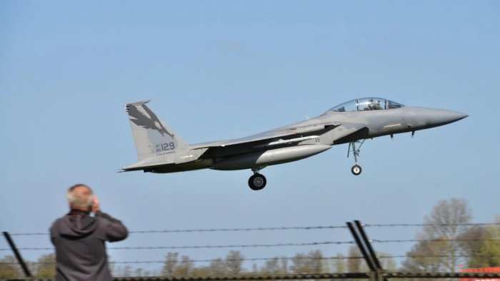 Қозоғистонда Су-30СМ қирувчи самолёти ҳалокатга учради.