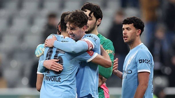 «Барселона» Гвардиоланинг «Сити»даги «севимли» ҳимоячисини ўз сафига қўшиб олмоқчи