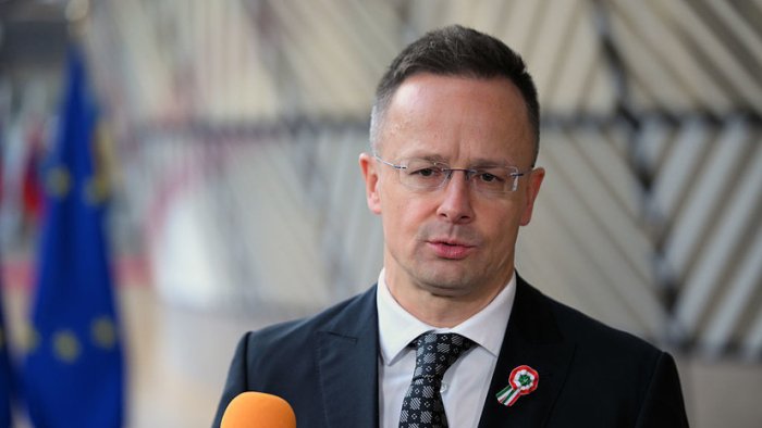 Петер Сийярто ЕИ йиғилишини бойкот қилмоқда: Украинага кредит бериш масаласи тўхтаб қолди