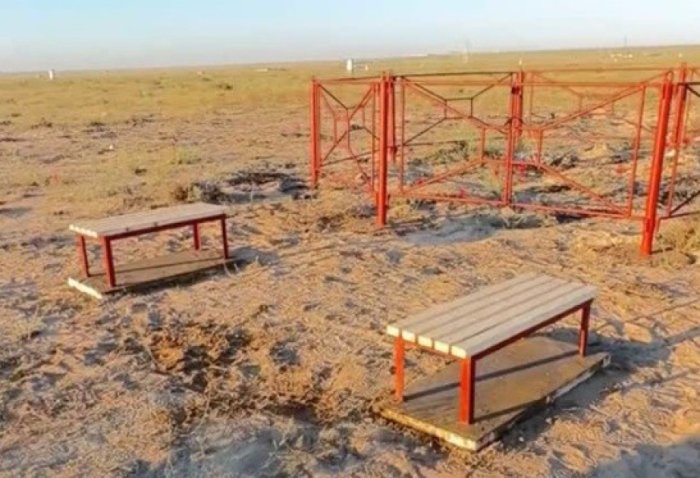 Aqtov yaqinida halokatga uchragan Azerbaijan Airlines samolyoti o‘rnida xotira majmuasi barpo etildi