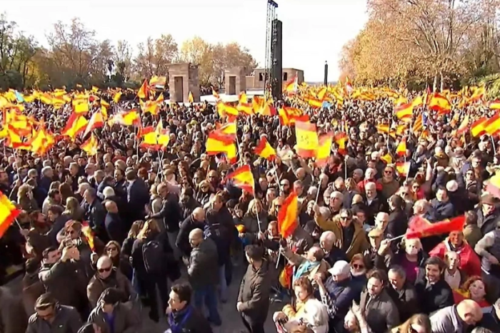 Мадридда ўн минглаб одамлар митинг уюштирмоқда, бунга "Реал"нинг муваффақиятсиз ўйини сабаб эмас