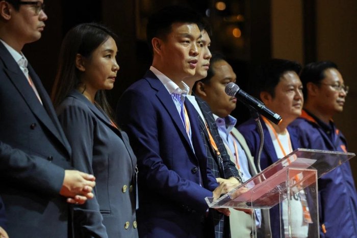 Таиланд мухолифати қиролликни ҳақорат қилиш ҳақидаги қонун сабаб судланади