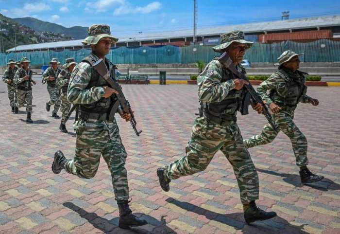 Венесуэлада умумий сафарбарлик эълон қилинди, армия юқори шай ҳолатга келтирилди