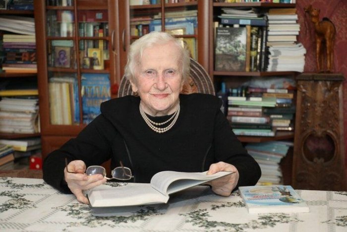 80 йиллик меҳнат тажрибасига эга 100 ёшли ўқитувчи 