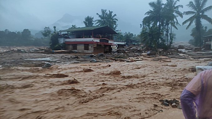 Hindistonda ko‘chkilar oqibatida kamida 26 kishi halok bo‘ldi