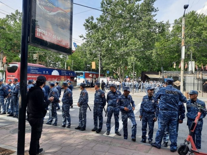 Erevanda yuzlab xavfsizlik kuchlari Pashinyanga qarshi miting tufayli shahar markazini to‘sib qo‘ydi