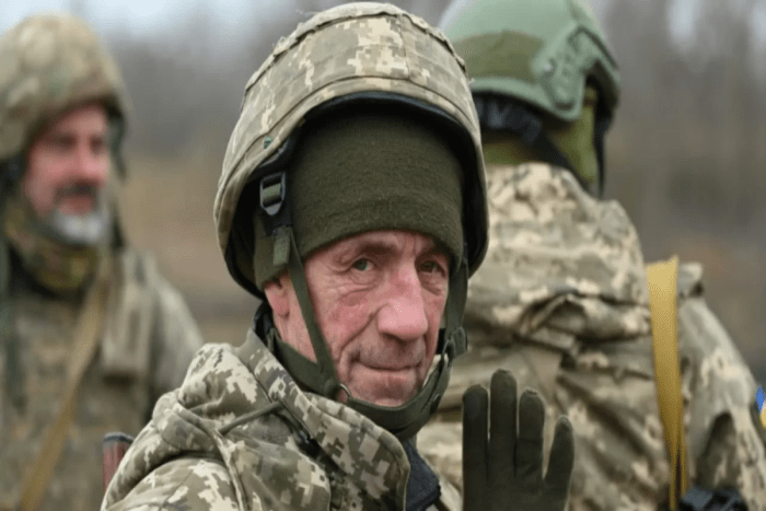 Украина 60 ёшдан ошган эркакларни фронтга юборишни таклиф қилмоқда