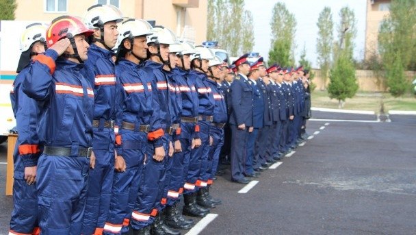 FVV qutqaruvchilari qulflangan uydagi bolakayni sog‘-salomat qutqarishdi