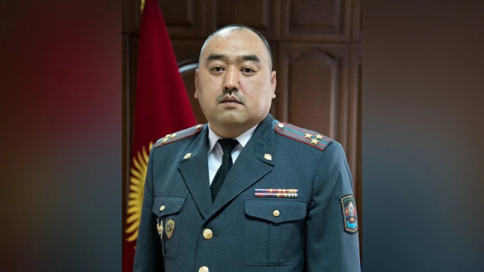 Qirg‘iziston ichki ishlar vaziri jamoat joyida chekkani uchun jarimaga tortildi