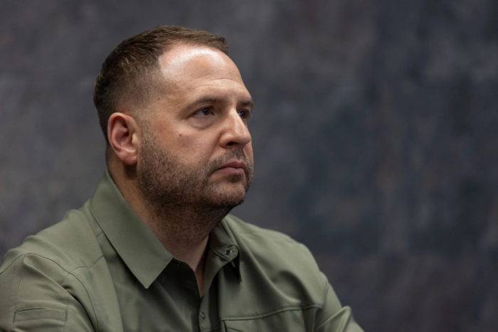 Ukraina prezidenti devonining ishdan bo‘shatilgan rahbari: "Men frontga ketyapman"