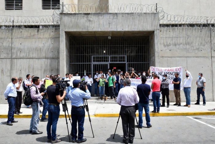 Венесуэла ҳукумати юзлаб маҳбусларни афв этди