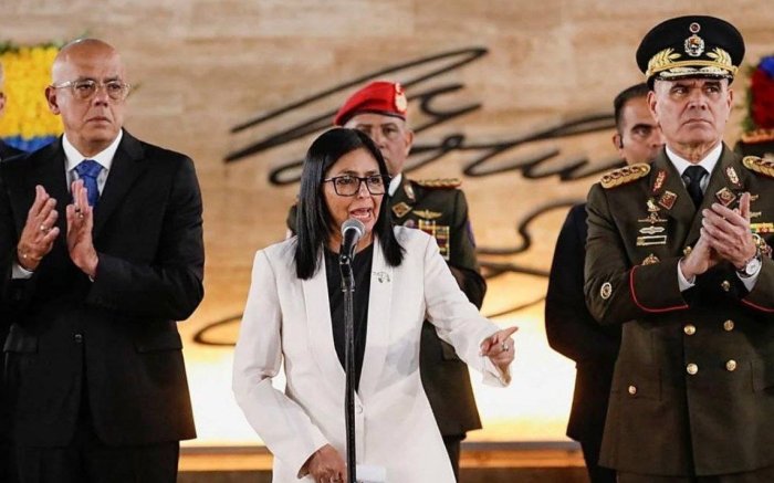  Венесуэланинг вақтинча президенти АҚШнинг буйруқларидан "тўйган"