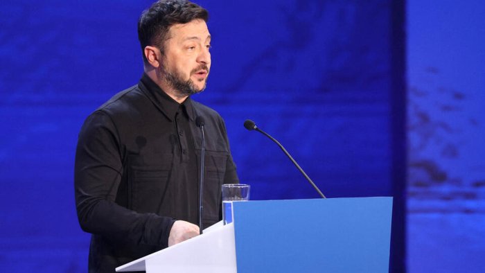 Зеленский: "Европа ҳисобидан Америка қурол-яроғини етказиб бериш билан боғлиқ муаммолар бўлмоқда"