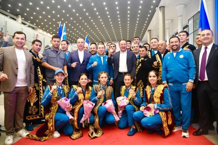 Liverpuldagi JChda muvaffaqiyatli qatnashgan boks terma jamoamiz Toshkentga qaytdi