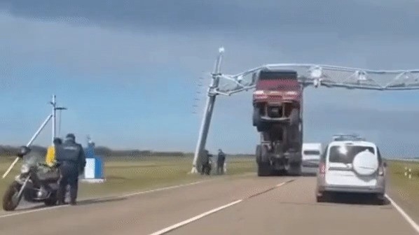 Қозоғистонда ноодатий йўл-транспорт ҳодисаси юз берди