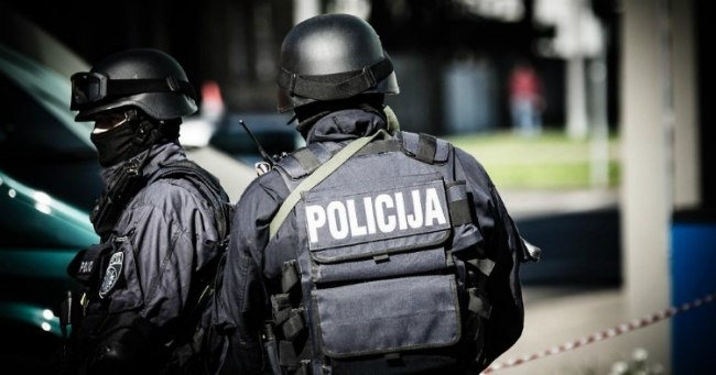 Латвия полицияси эндиликда Россия Федерациясининг аввал ёпилган бош консуллик биноларини қўриқламайди