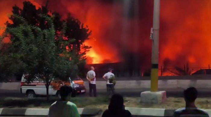 "Уч қаҳрамон" бозоридаги ёнғин тўлиқ ўчирилди