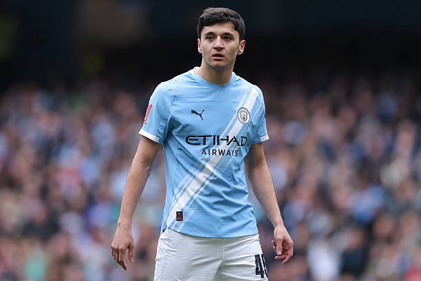 Rossiyalik sobiq futbolchi Husanovni yulduz markaziy himoyachilardan ustun qo‘ydi