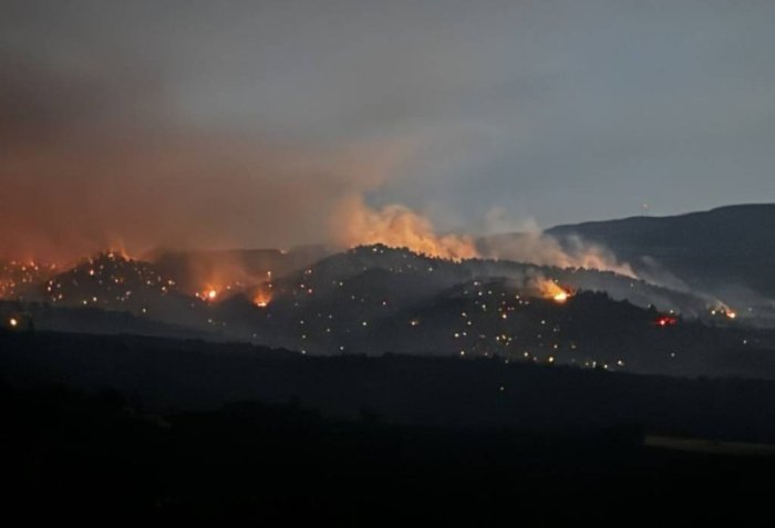 Turkiya tinimsiz yonmoqda