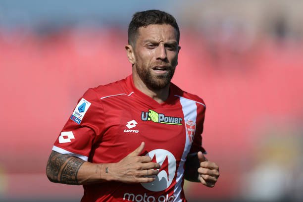 JCH-2022 g‘olibi 37 yoshida yana futbolga qaytmoqda