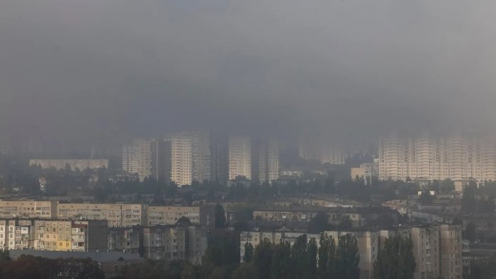 Россия зарбалари Киевда ҳавони тутун ва қурумга тўлдирди