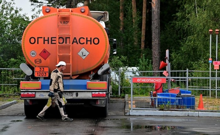 Россия автомобил бензини экспортига жорий этилган тақиқ муддатини 31 октябргача узайтирди