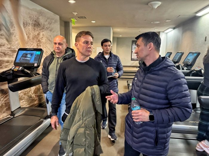 Каннаваро ФИФА томонидан тақдим қилинган базаларни кўздан кечирмоқда (фото)