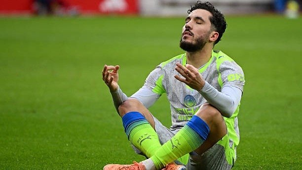 Ҳабиб Нурмагомедов "Манчестер Сити" юлдузидан совға олди (фото)