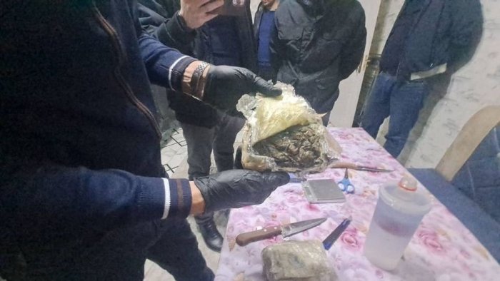 Qirg‘izistondan olib kelingan giyohvandlik vositalarini Toshkentda sotmoqchi bo‘lganlar ushlandi