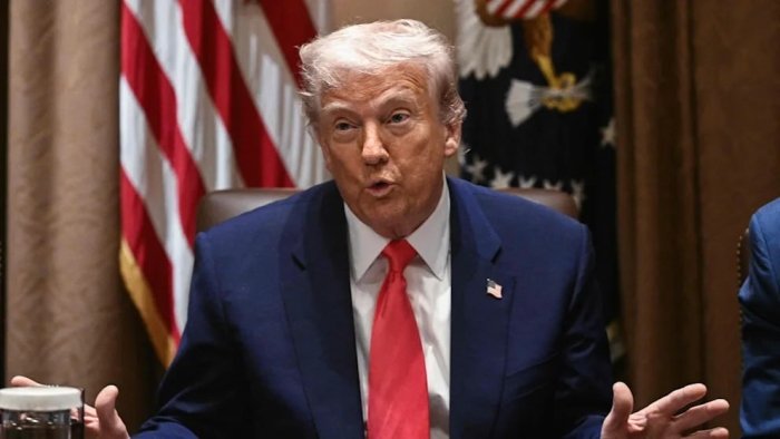 Трамп Европа автосаноатига умид бағишлайди: қаттиқ божхона тарифлари учун истиснолар бўлиши мумкин