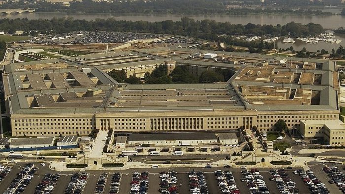 Pit Xegset: Matbuot endi Pentagon yo‘laklarida erkin yurolmaydi
