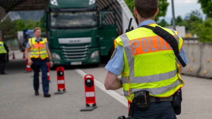Germaniyada Ikkinchi Jahon urushi davridagi uchta bomba topildi