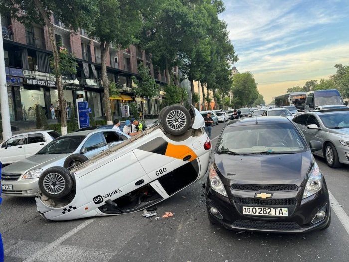 Яккасарой туманида 4 та автомобил тўқнашди