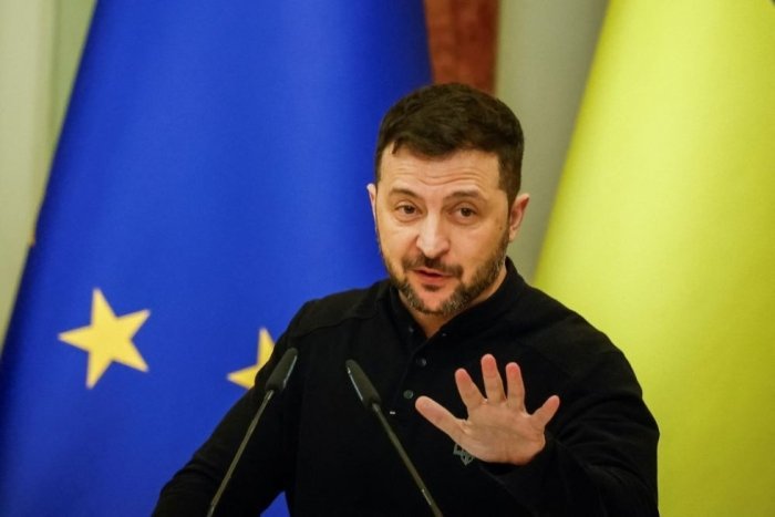 Zelenskiy o‘zining yangi yil murojaatida Ukraina bayrog‘ining ranglarini adashtirib yubordi