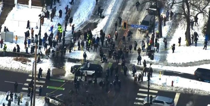 АҚШ Иммиграция хизмати Миннеаполисда 37 ёшли аёлни отиб ўлдирганидан кейин мамлакат бўйлаб норозиликлар авж олди — ОАВ