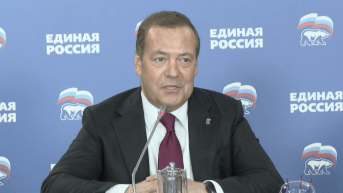 «Kurer muhandisdan ko‘proq oladi»: Medvedev mehnat bozoridagi nomutanosiblikka ishora qildi